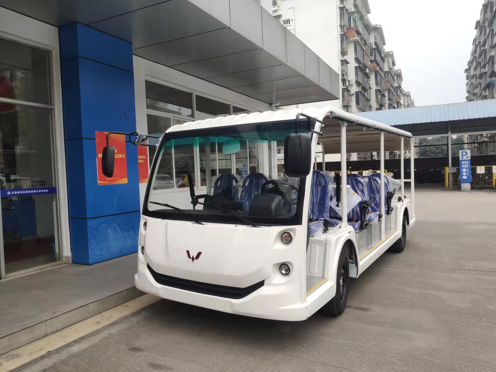 五菱L1008-23座觀(guān)光車(chē)